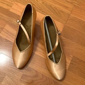 Ballroom dance shoes